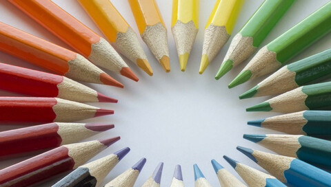 Colored pencils arranged around a circle