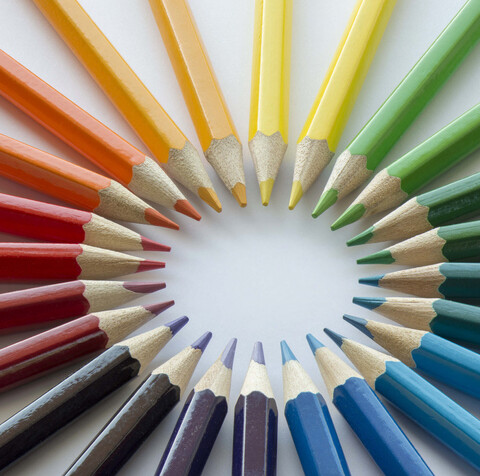 Colored pencils arranged around a circle